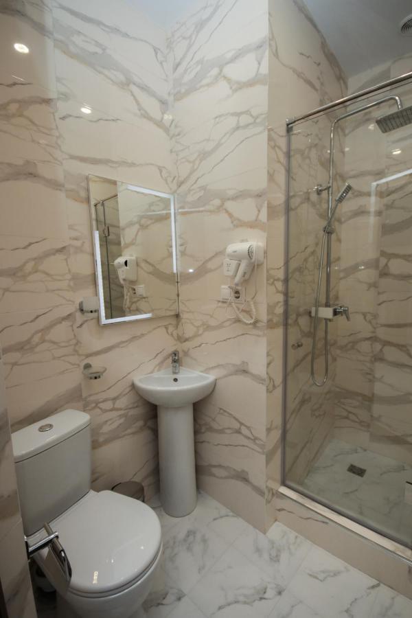 Hillside Guest House เยเรวาน ภายนอก รูปภาพ