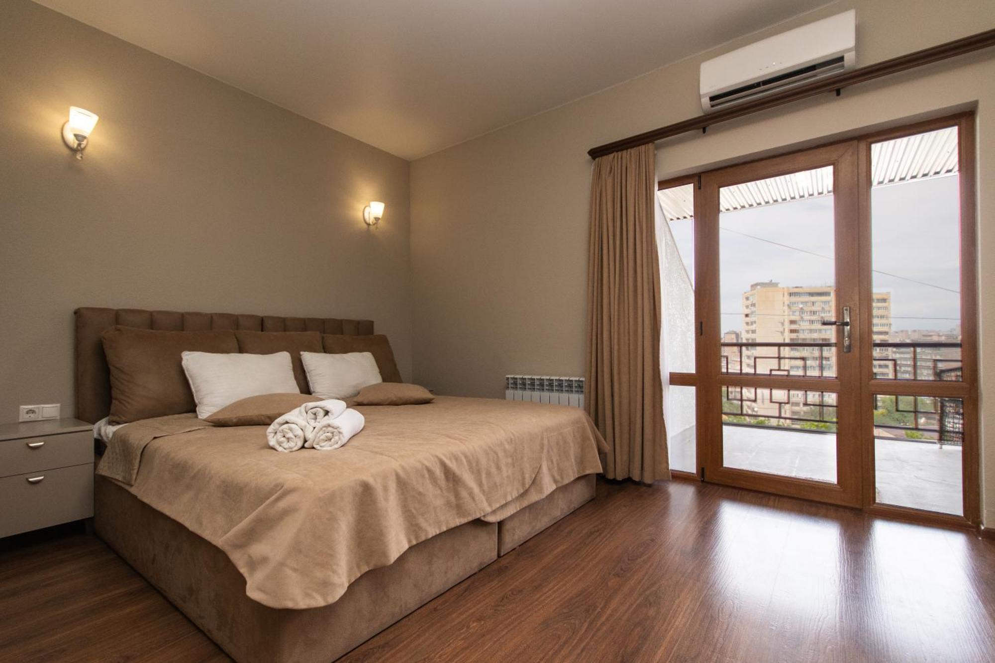 Hillside Guest House เยเรวาน ภายนอก รูปภาพ