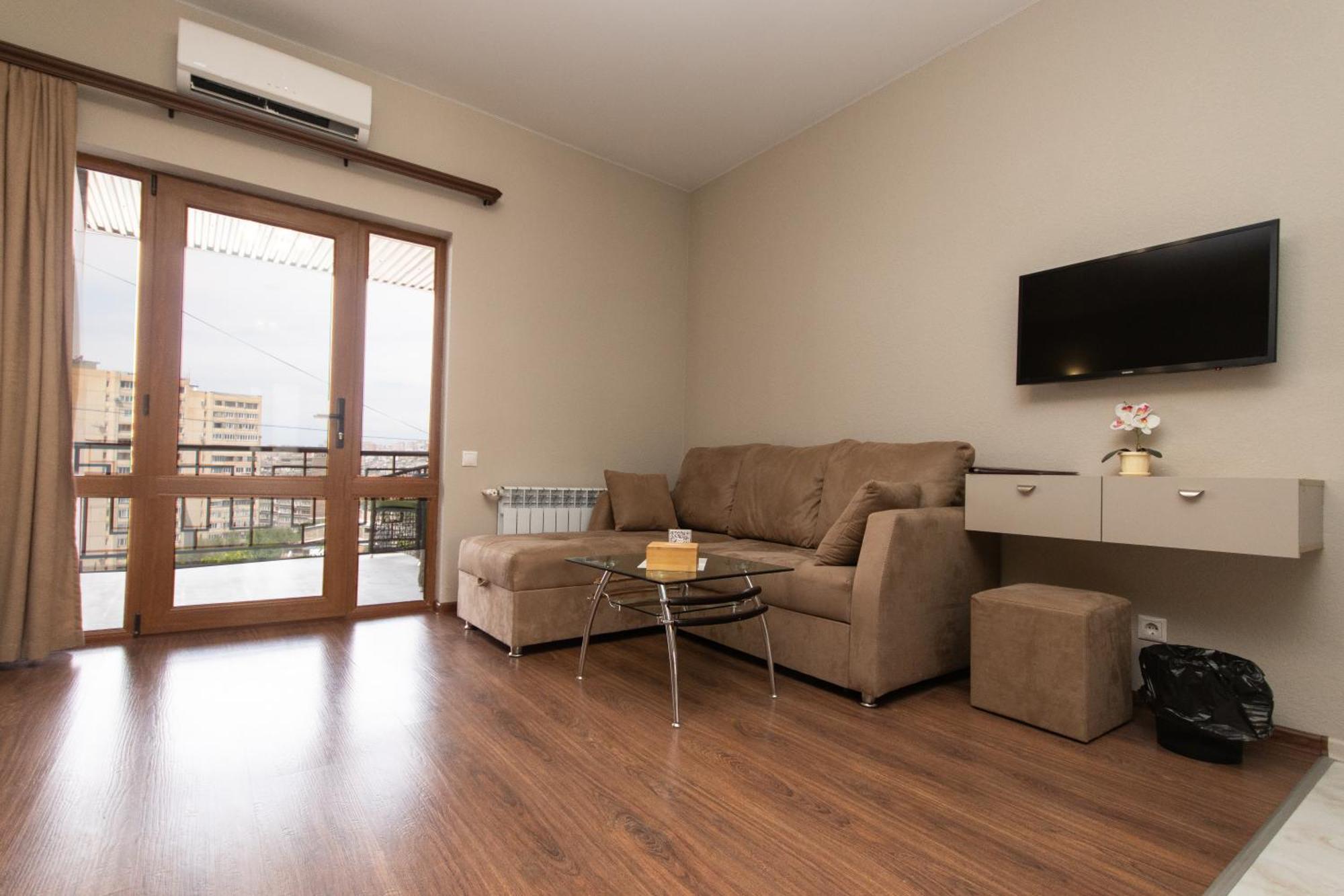 Hillside Guest House เยเรวาน ภายนอก รูปภาพ