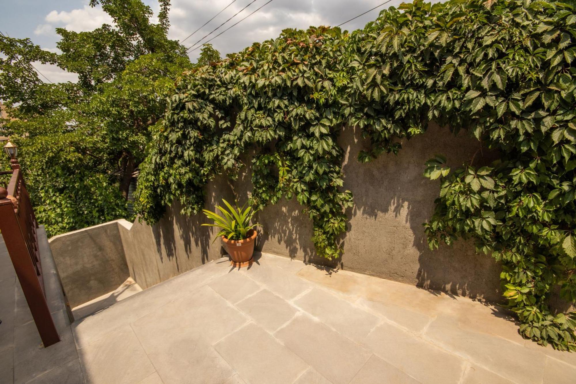 Hillside Guest House เยเรวาน ภายนอก รูปภาพ